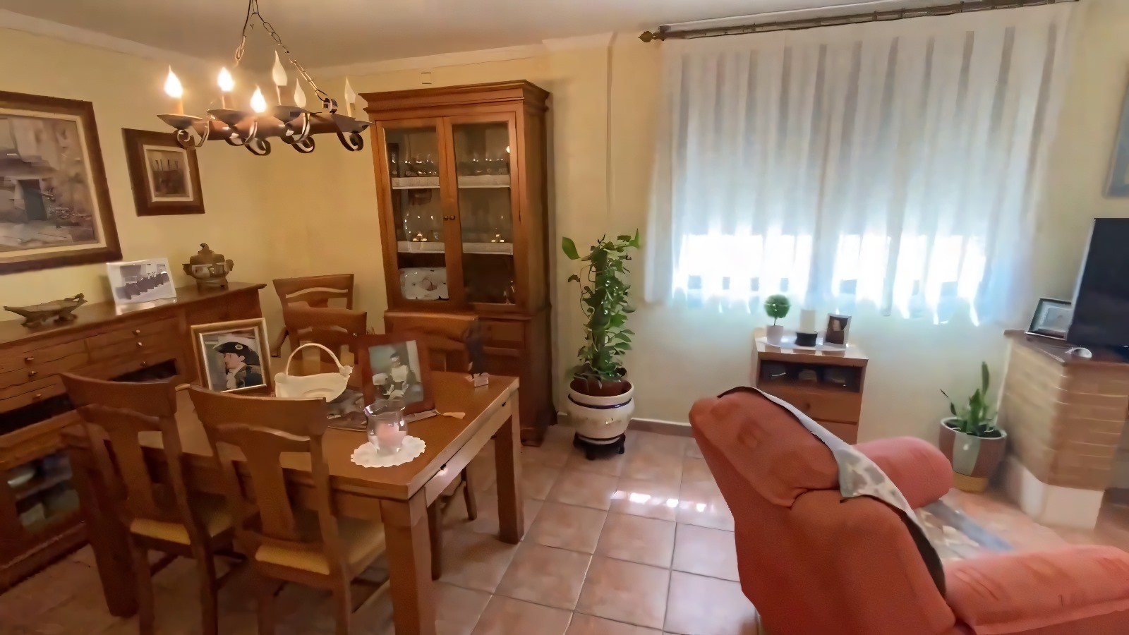 Rijwoning met 5 Slaapkamers in Sax, Alicante met Garage en Terras