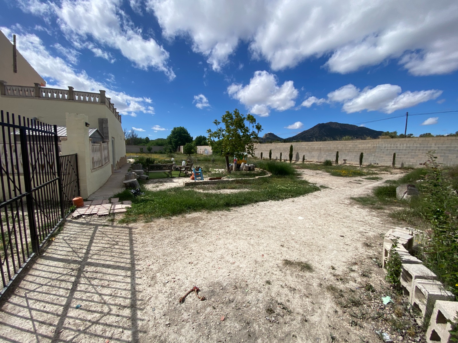 Finca met 6 Slaapkamers en Zwembad in Sax, Alicante
