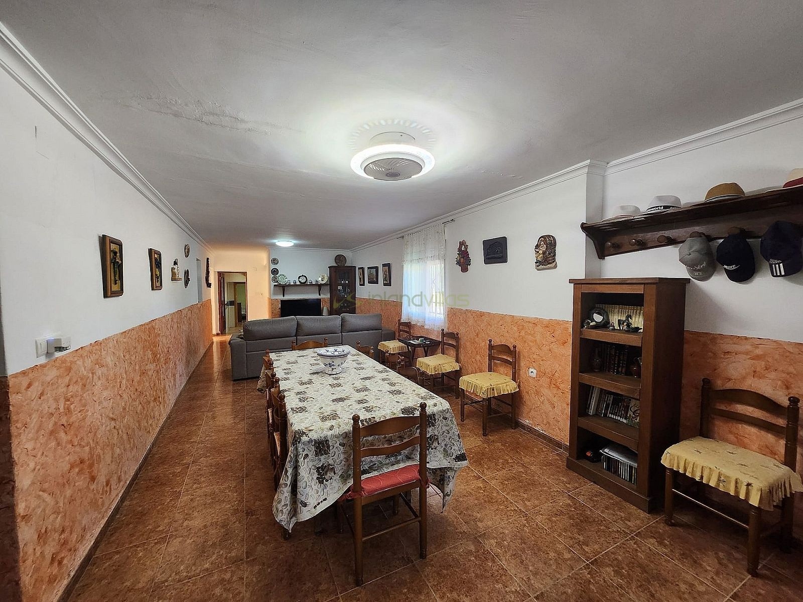Seven Bedroom Villa with Pool in Villena, Alicante Countryside