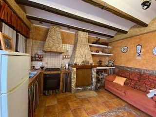 Herenhuis 5 Slaapkamers Sax met Zwembad en Garage
