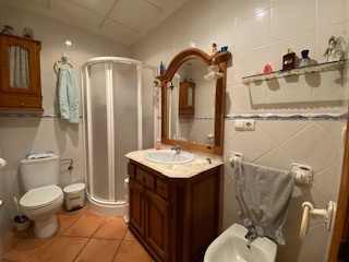 Herenhuis 5 Slaapkamers Sax met Zwembad en Garage