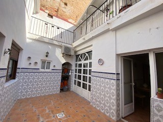 Herenhuis 5 Slaapkamers Sax met Zwembad en Garage
