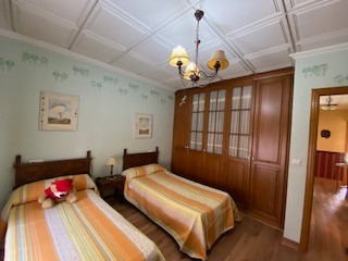 Herenhuis 5 Slaapkamers Sax met Zwembad en Garage