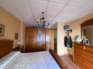 Herenhuis 5 Slaapkamers Sax met Zwembad en Garage