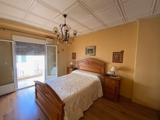Herenhuis 5 Slaapkamers Sax met Zwembad en Garage