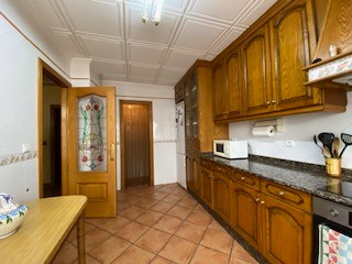 Herenhuis 5 Slaapkamers Sax met Zwembad en Garage