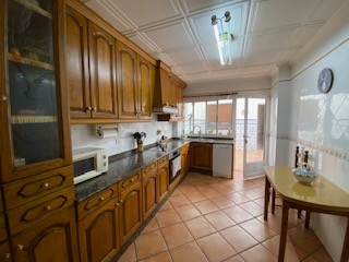 Herenhuis 5 Slaapkamers Sax met Zwembad en Garage