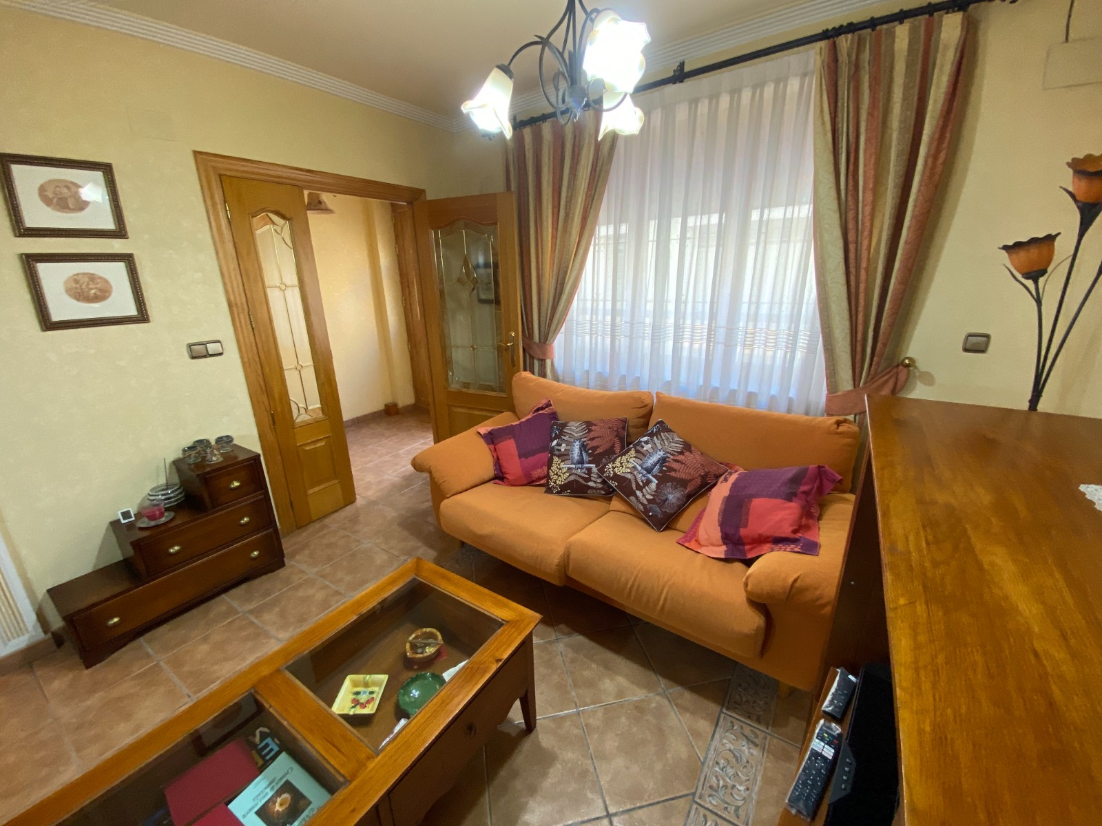 Stadswoning 5 Slaapkamers Sax Alicante met Garage en Terras