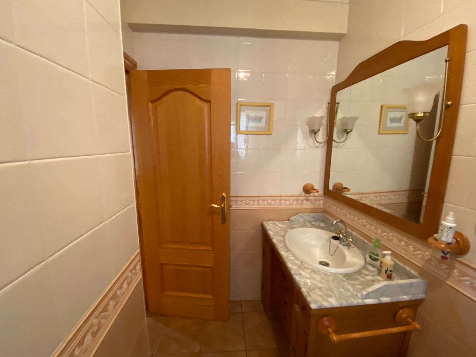 Stadswoning 5 Slaapkamers Sax Alicante met Garage en Terras