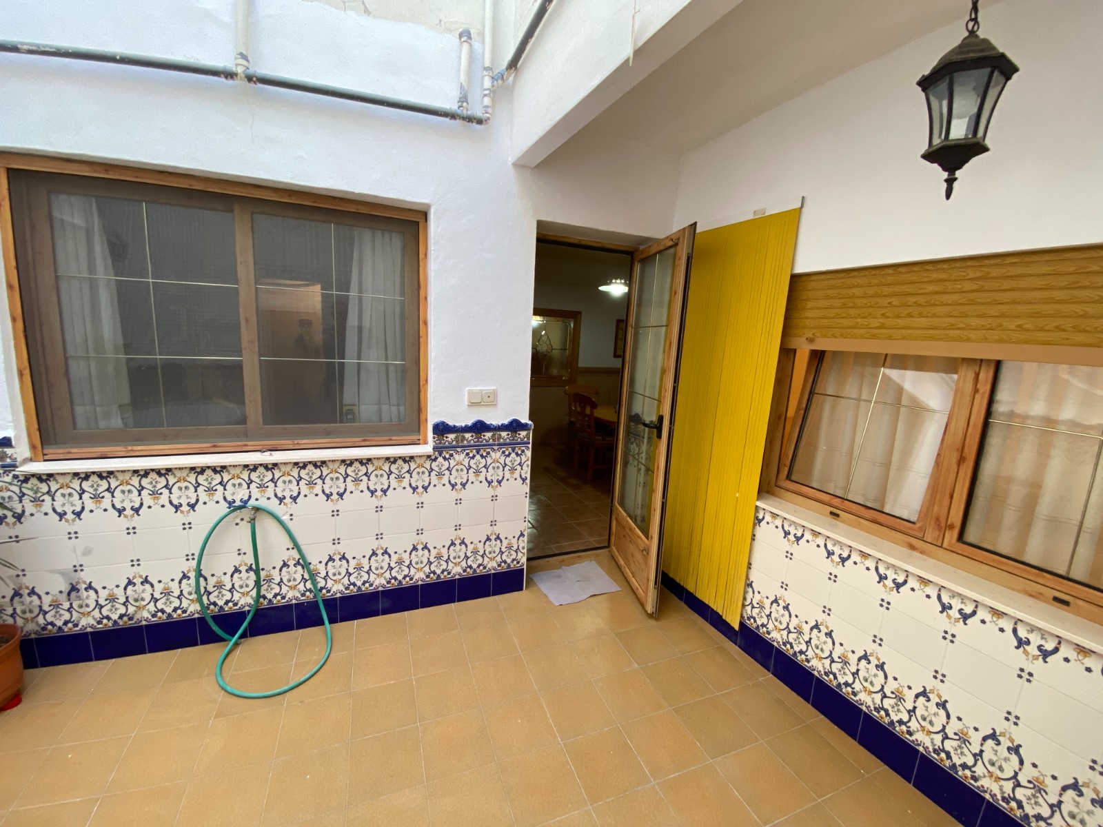 Stadswoning 5 Slaapkamers Sax Alicante met Garage en Terras