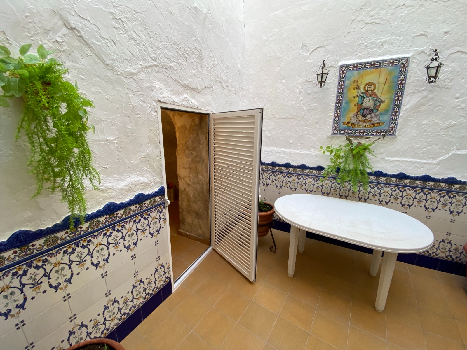 Stadswoning 5 Slaapkamers Sax Alicante met Garage en Terras