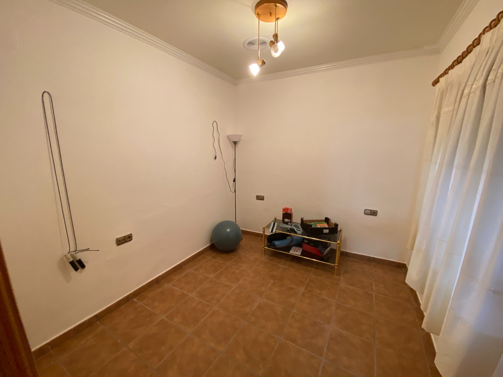 Stadswoning 5 Slaapkamers Sax Alicante met Garage en Terras