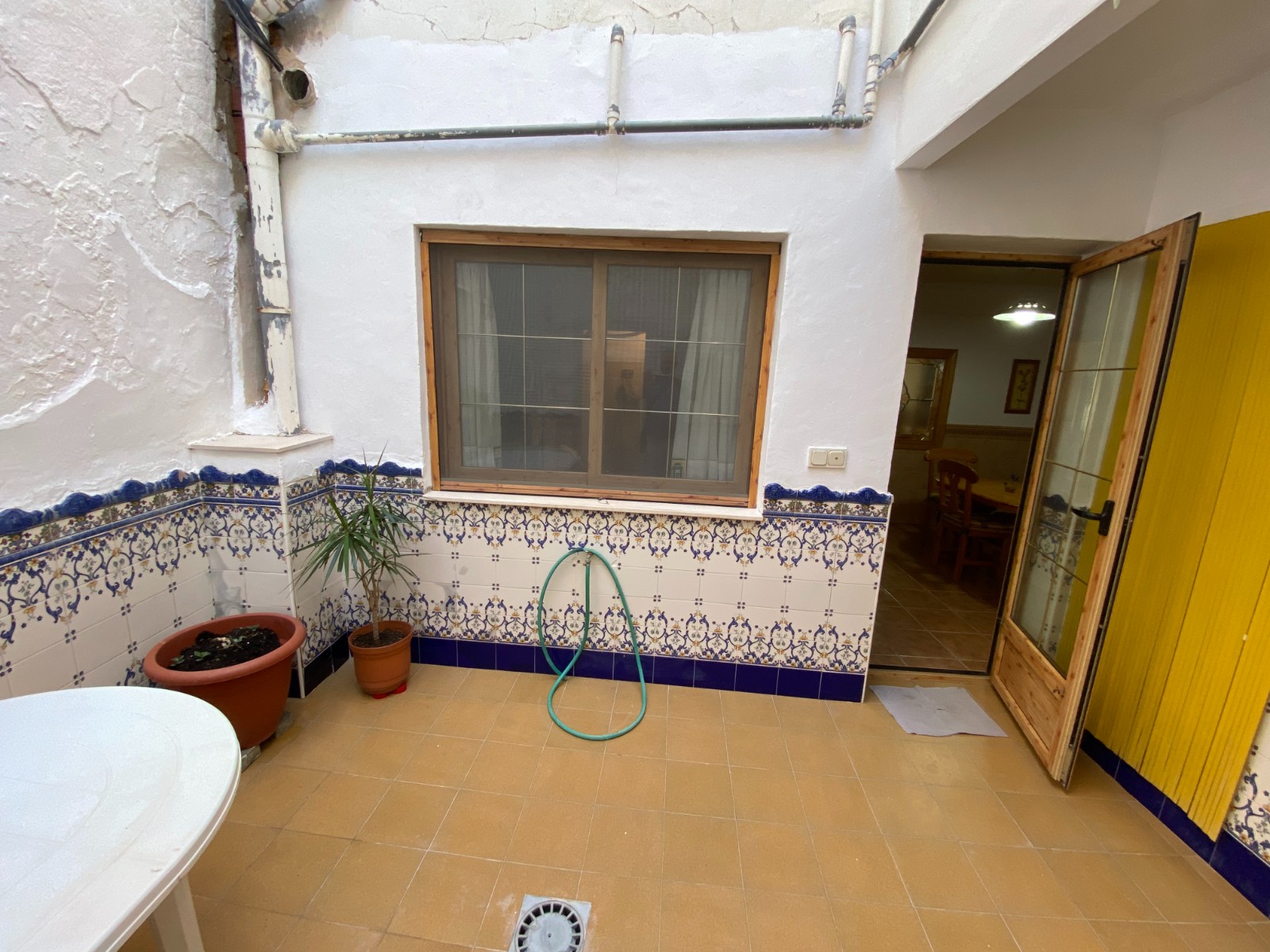 Stadswoning 5 Slaapkamers Sax Alicante met Garage en Terras