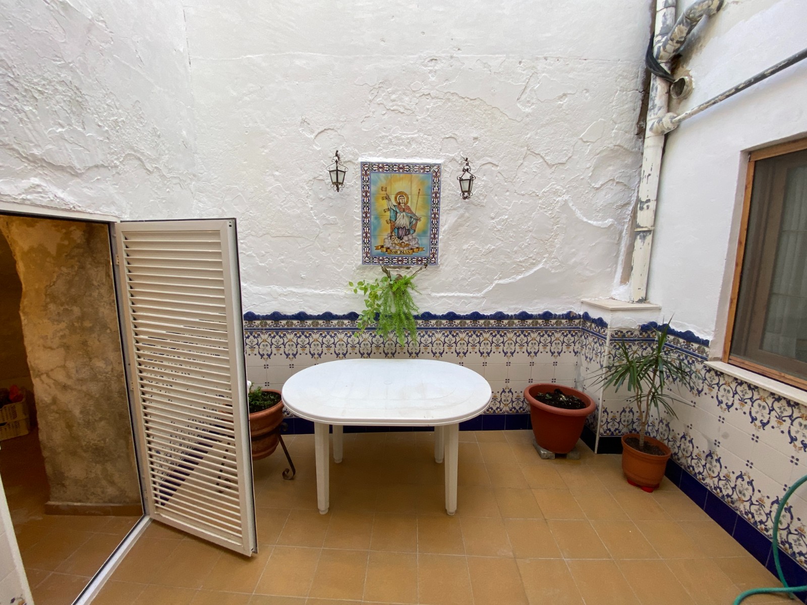 Stadswoning 5 Slaapkamers Sax Alicante met Garage en Terras