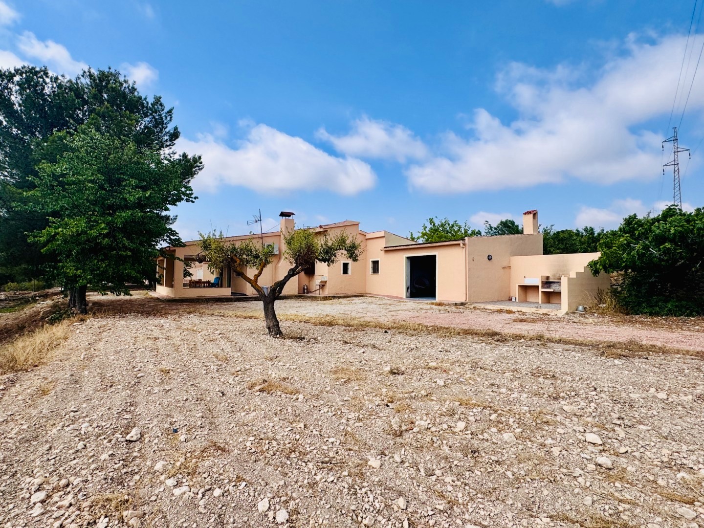 Villa, 3 Bedrooms, Monóvar with Pool and Extensive Plot