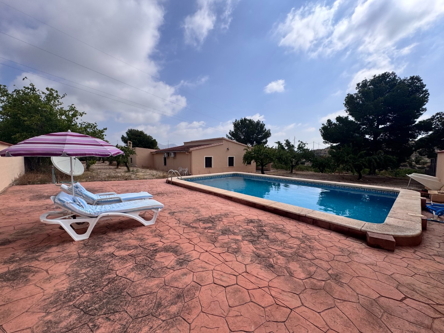 Villa, 3 Bedrooms, Monóvar with Pool and Extensive Plot