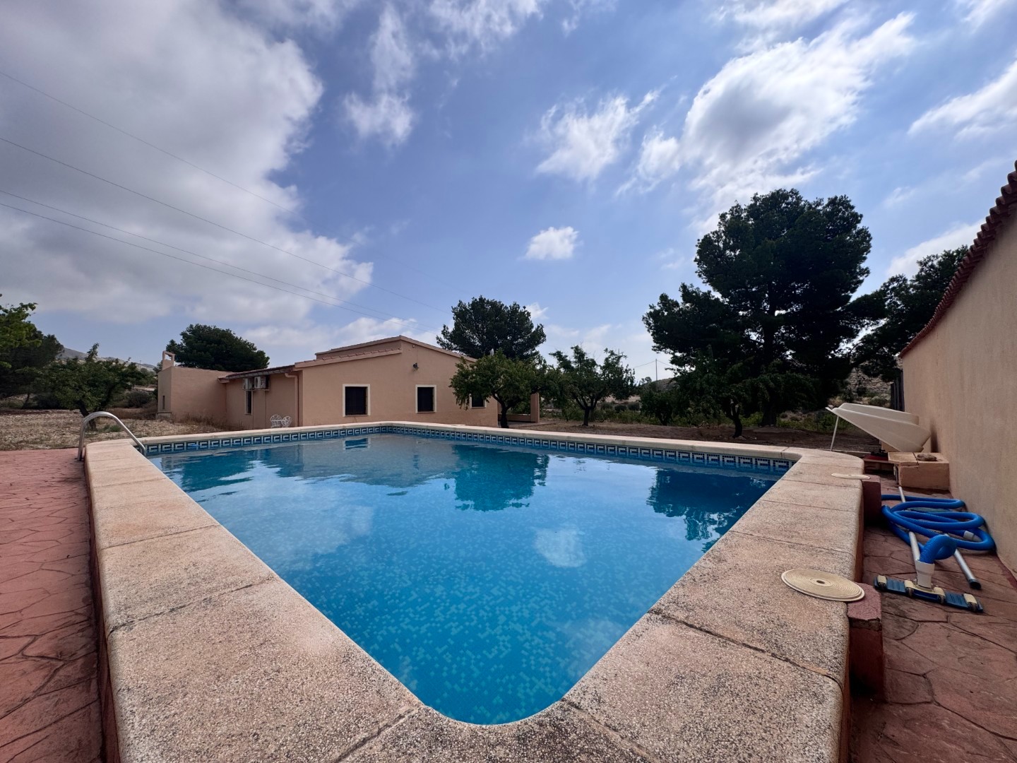Villa, 3 Bedrooms, Monóvar with Pool and Extensive Plot