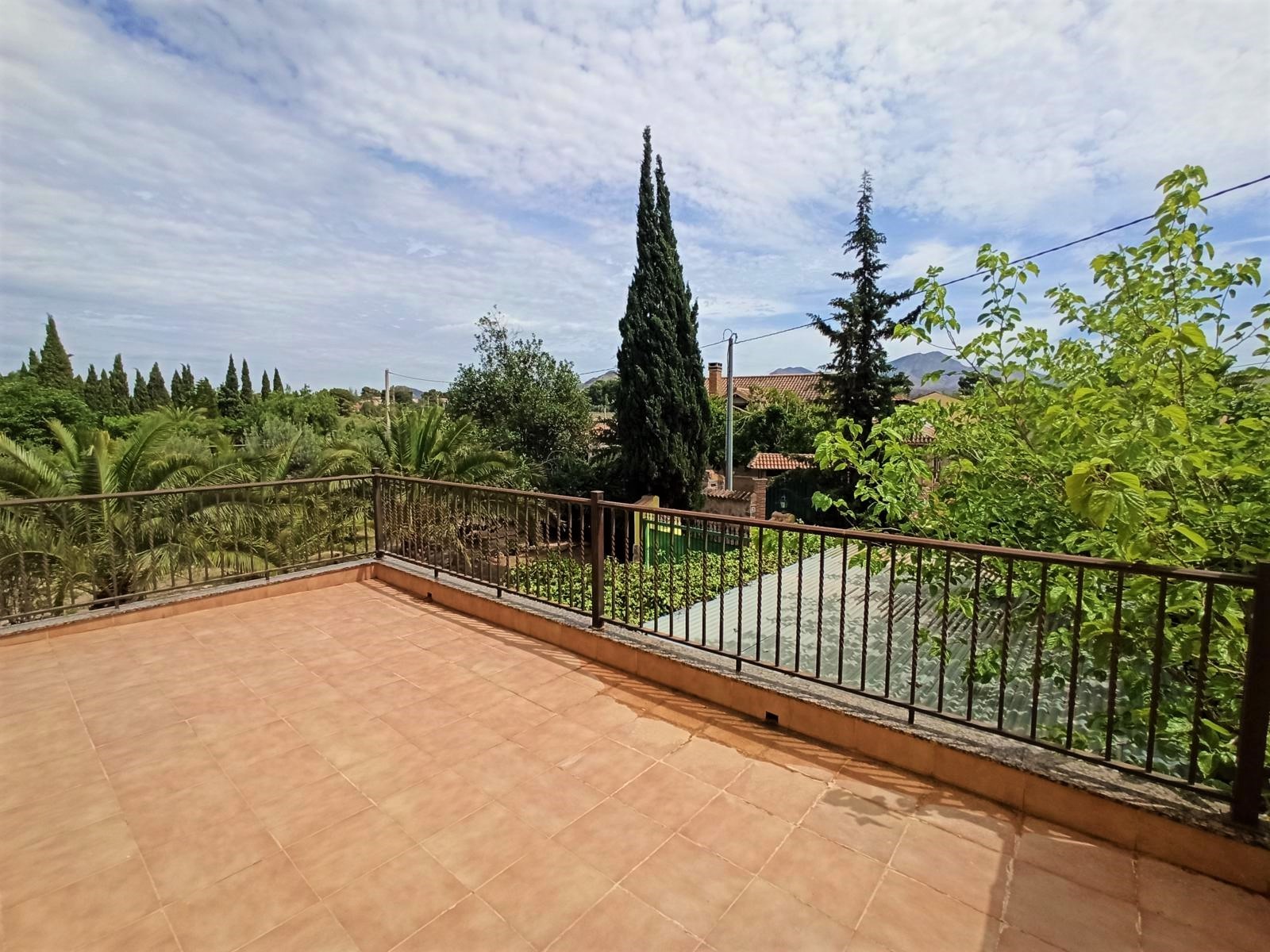 Finca met 3 Slaapkamers in Novelda met Terras en Ruime Tuin