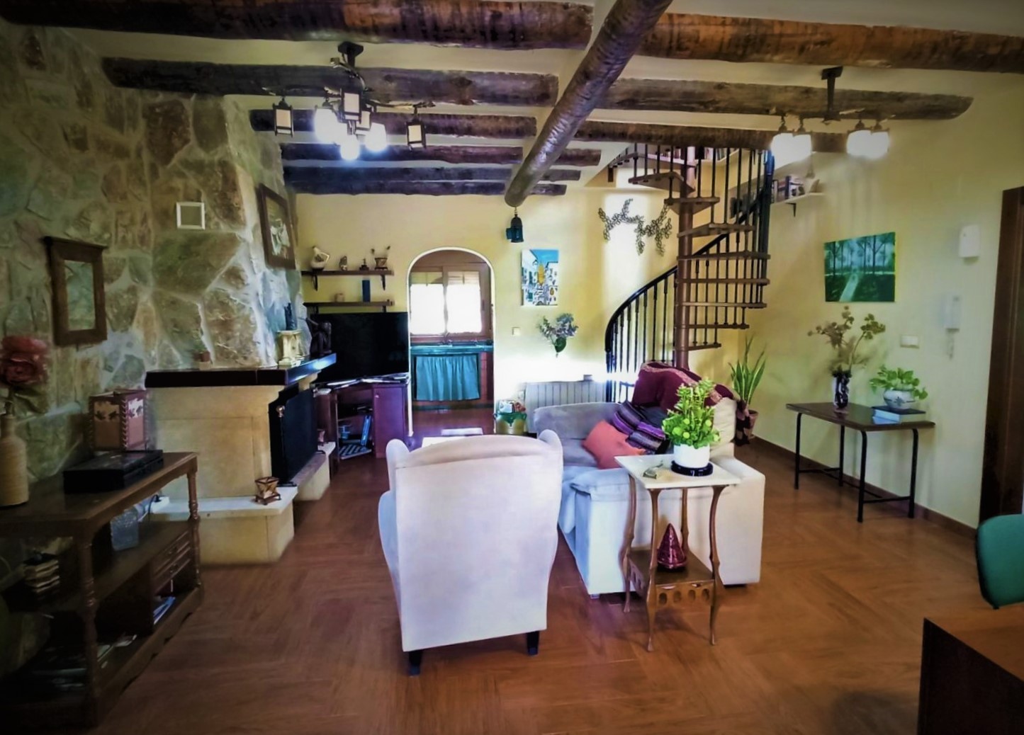 Finca met 3 Slaapkamers in Novelda met Terras en Ruime Tuin