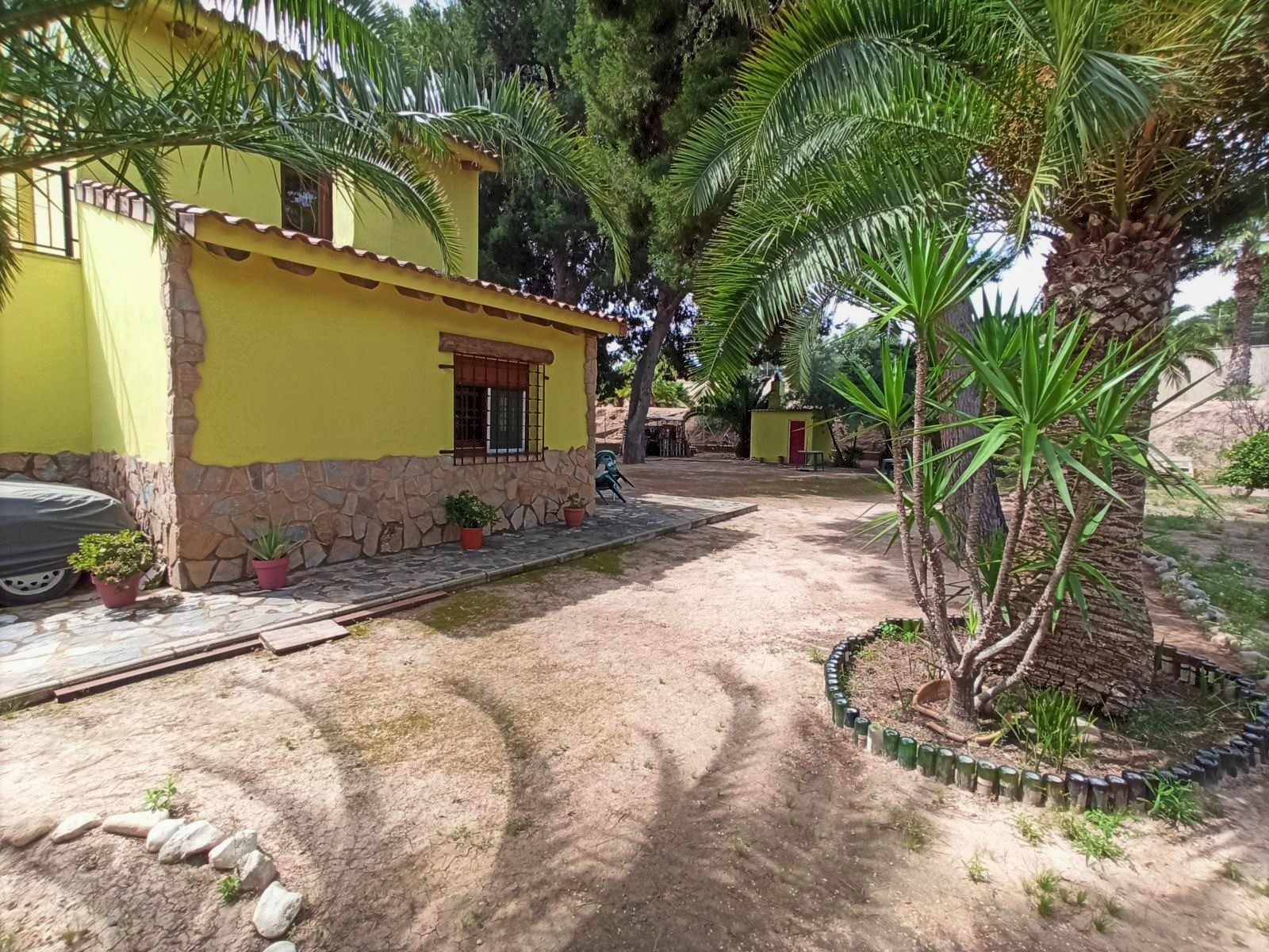 Finca met 3 Slaapkamers in Novelda met Terras en Ruime Tuin