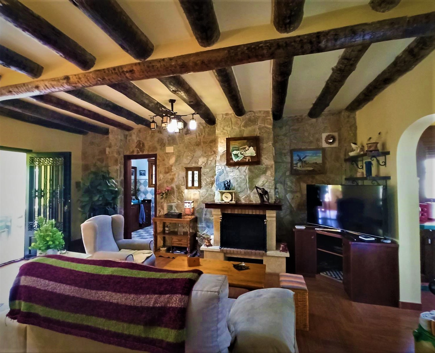 Finca met 3 Slaapkamers in Novelda met Terras en Ruime Tuin