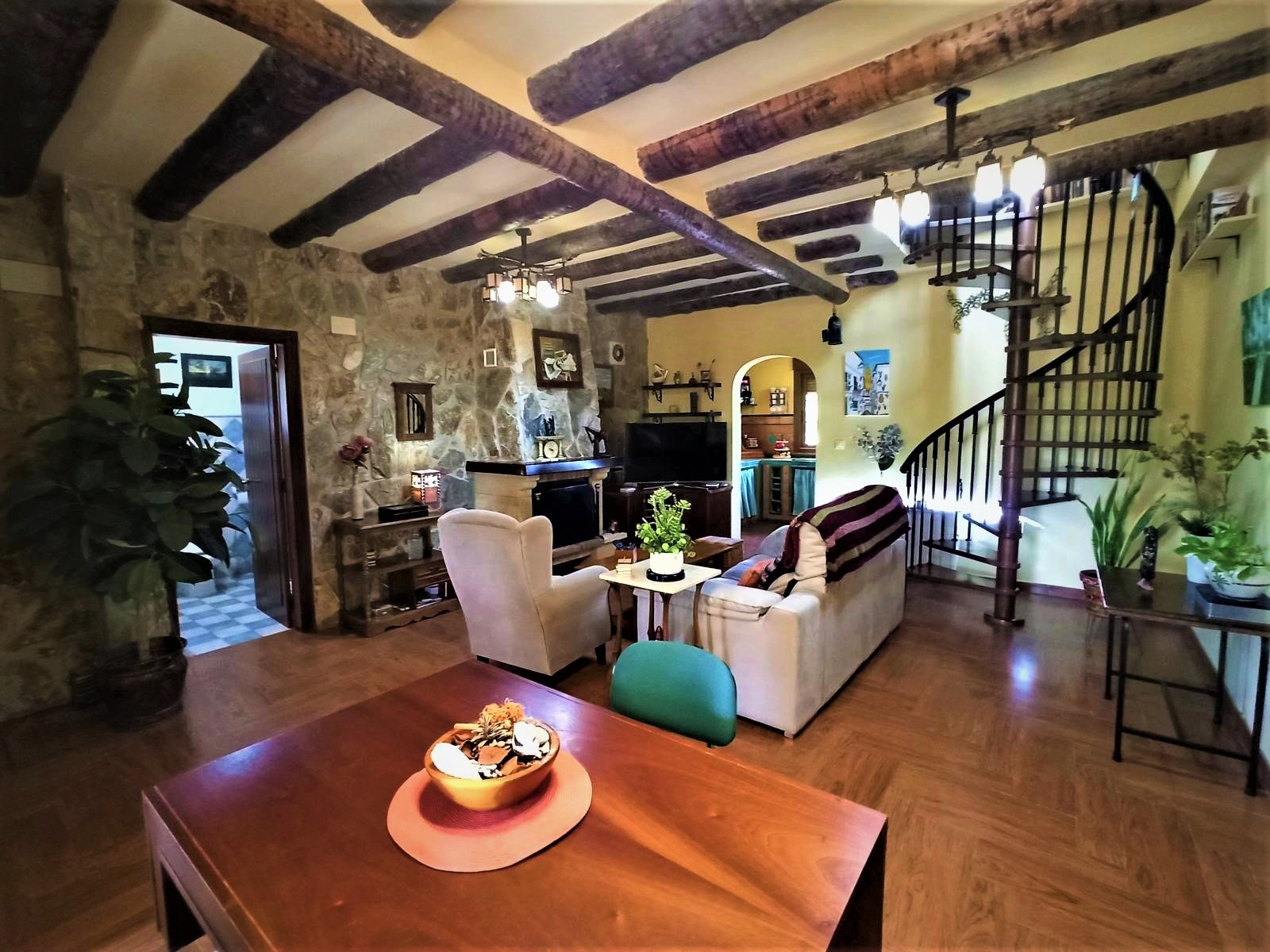 Finca met 3 Slaapkamers in Novelda met Terras en Ruime Tuin
