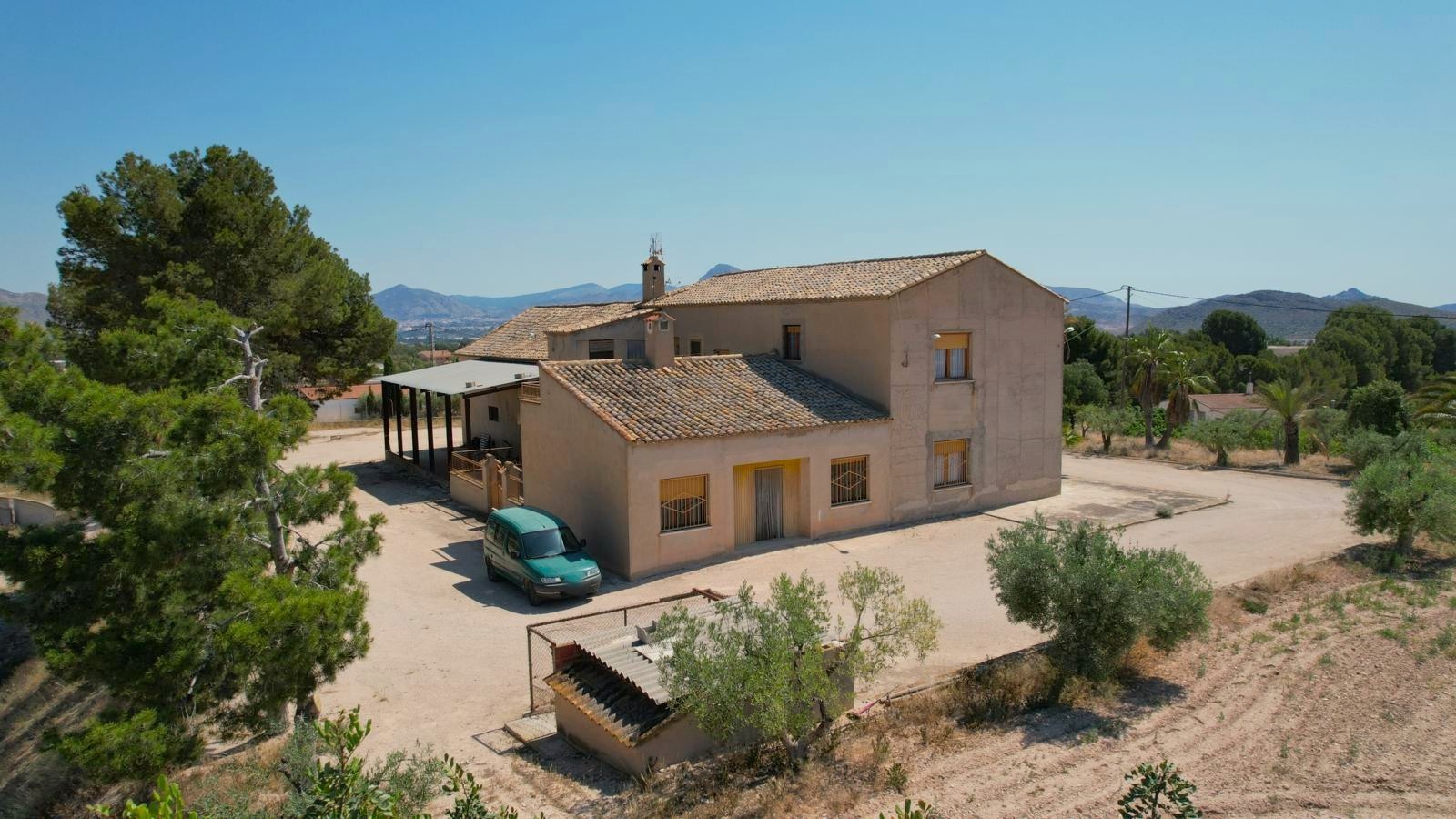 Finca 6 Slaapkamers Monóvar Alicante met Uitgebreide Paardenfaciliteiten