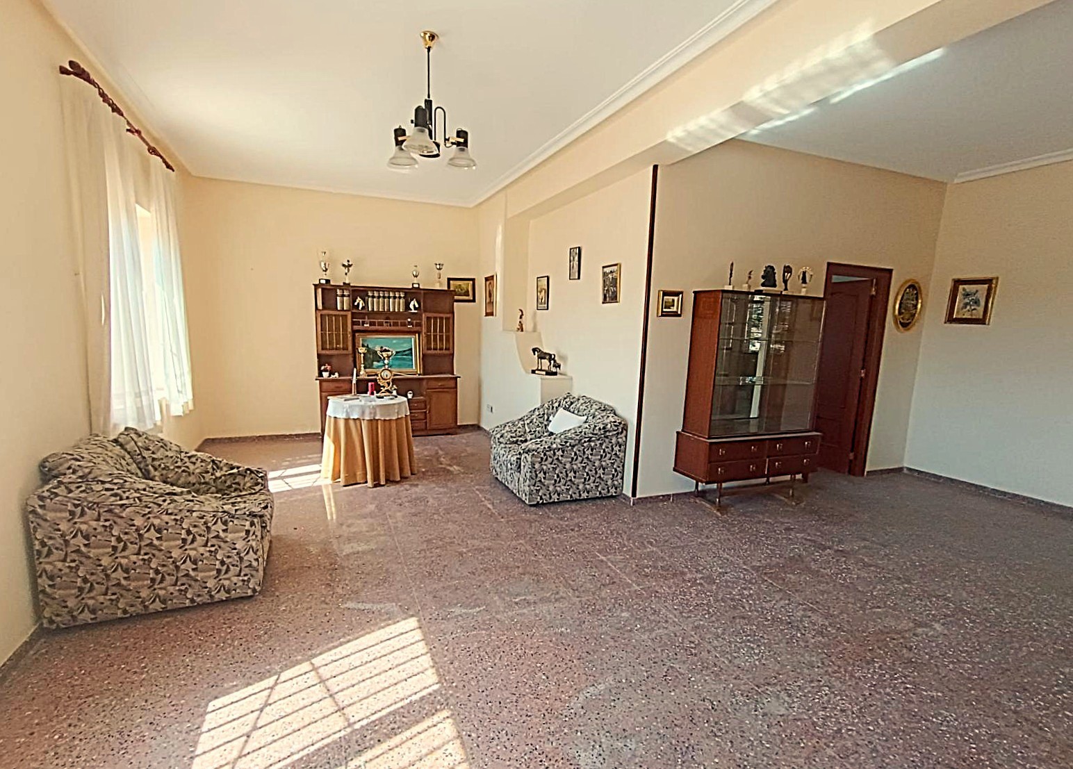 Finca 6 Slaapkamers Monóvar Alicante met Uitgebreide Paardenfaciliteiten