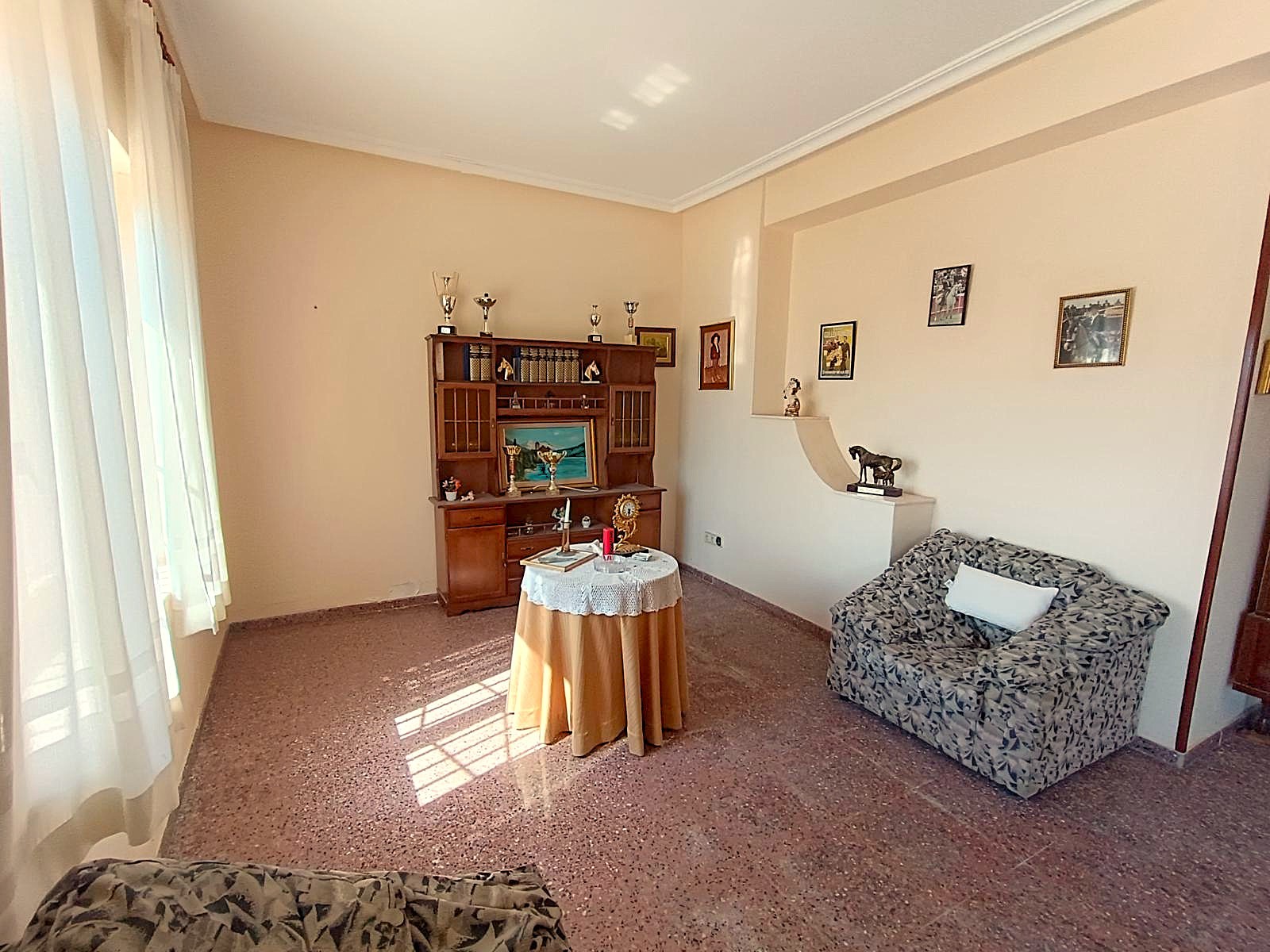 Finca 6 Slaapkamers Monóvar Alicante met Uitgebreide Paardenfaciliteiten