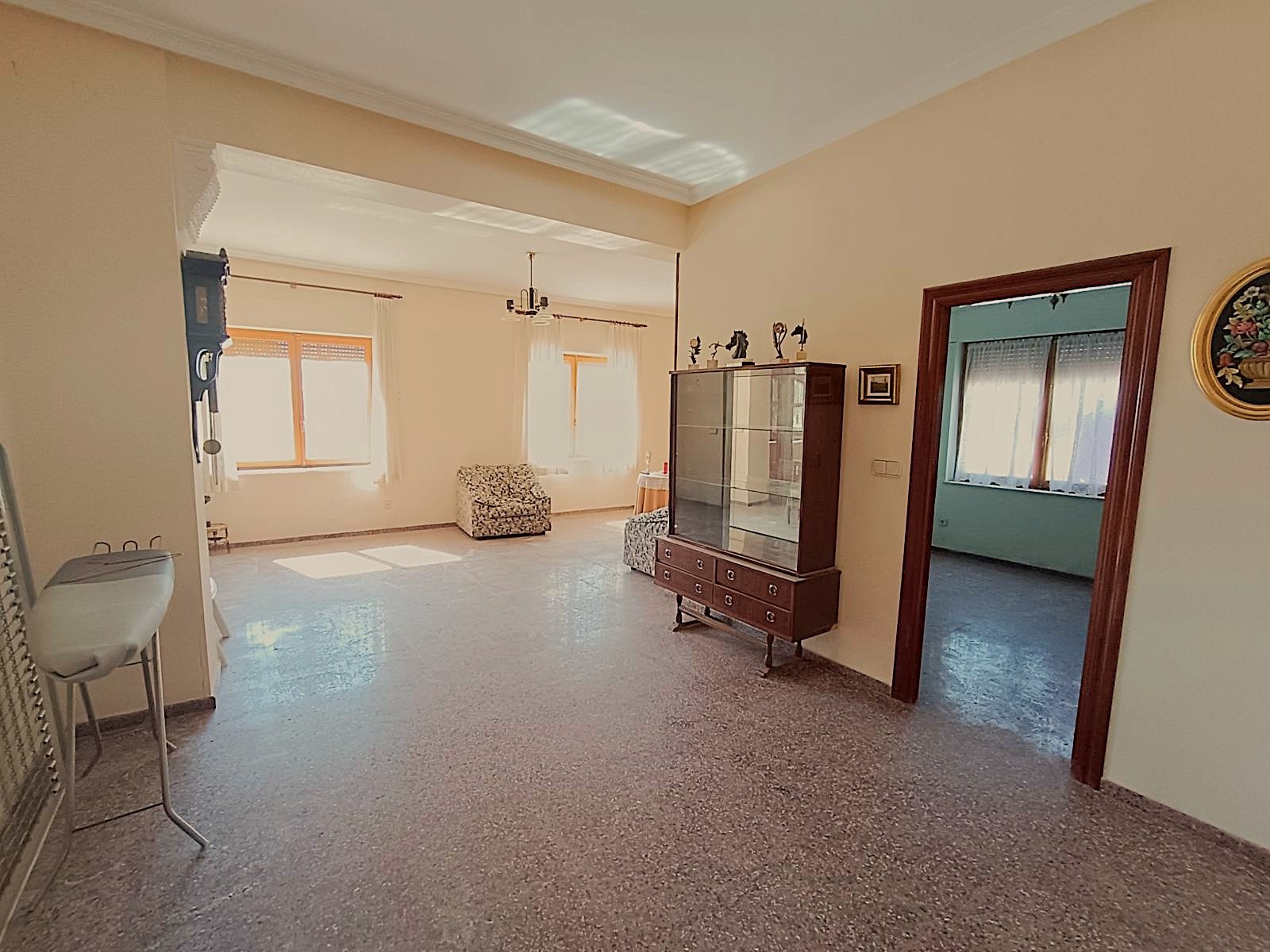 Finca 6 Slaapkamers Monóvar Alicante met Uitgebreide Paardenfaciliteiten