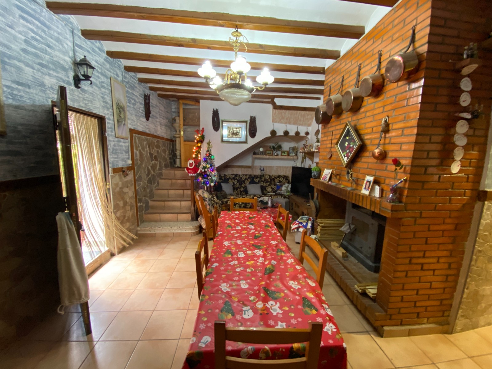 Ruime Finca met 7 Slaapkamers en 2 Badkamers in Sax, Groot Perceel