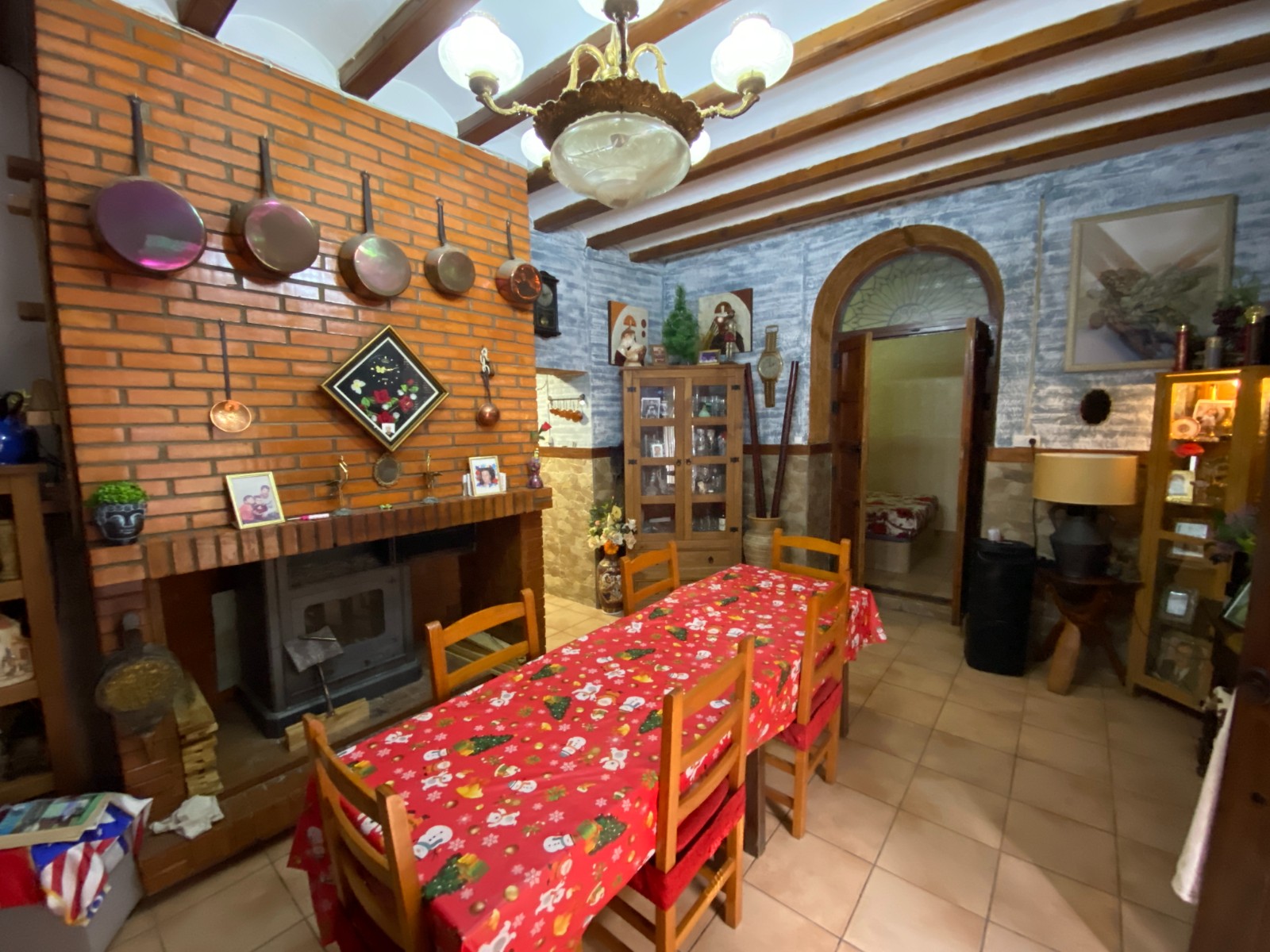 Ruime Finca met 7 Slaapkamers en 2 Badkamers in Sax, Groot Perceel