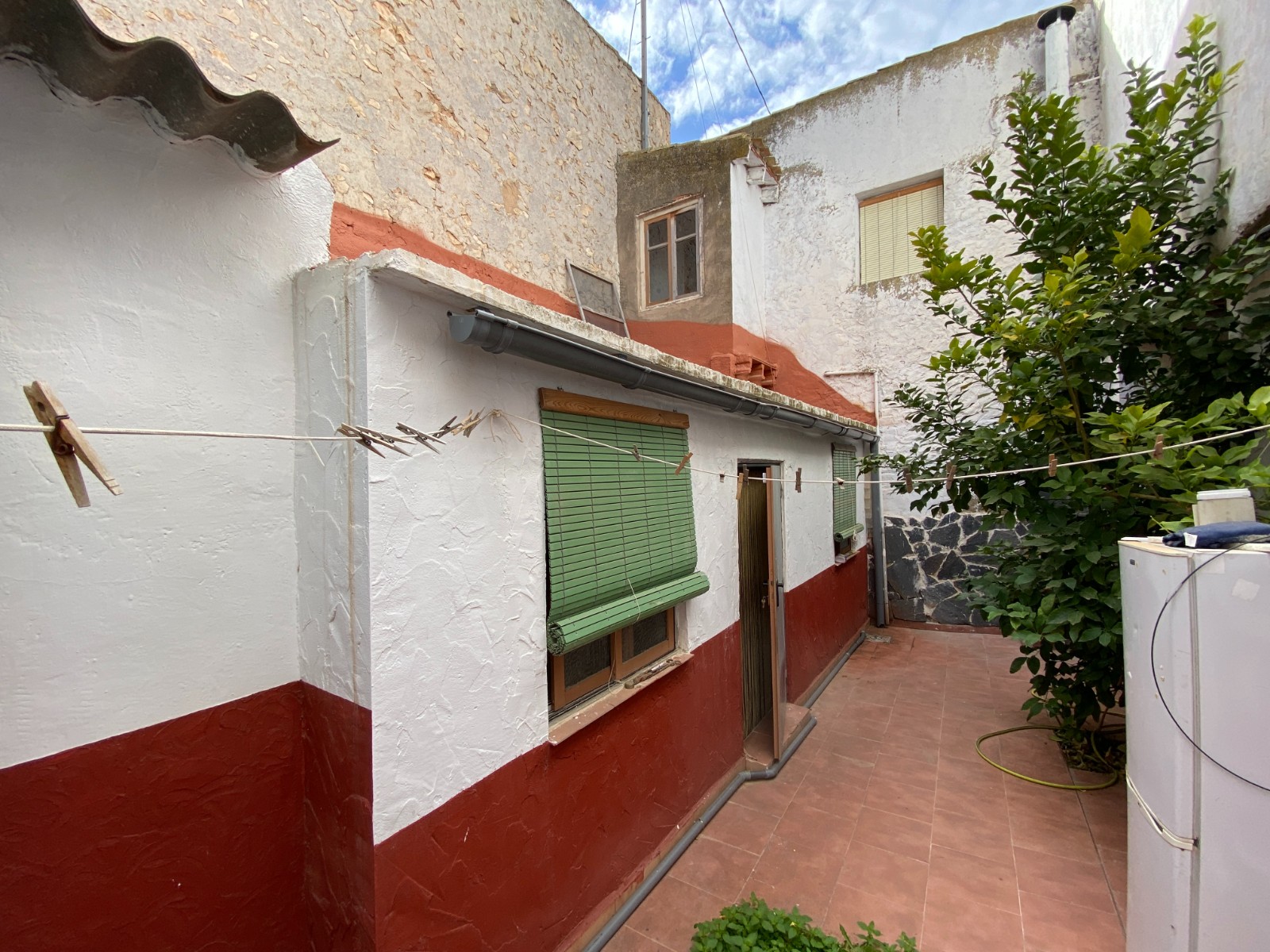 Ruime Finca met 7 Slaapkamers en 2 Badkamers in Sax, Groot Perceel