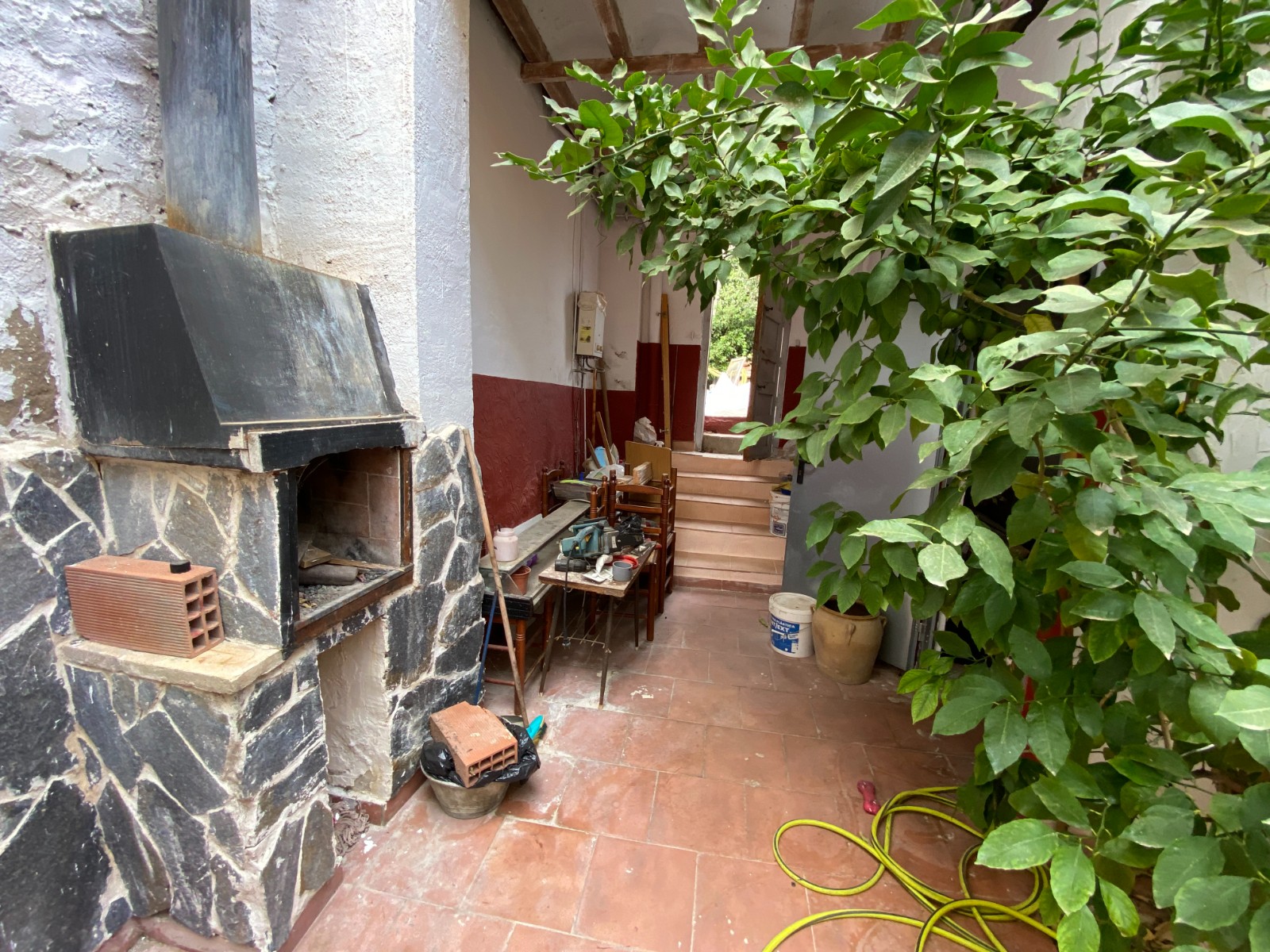 Ruime Finca met 7 Slaapkamers en 2 Badkamers in Sax, Groot Perceel