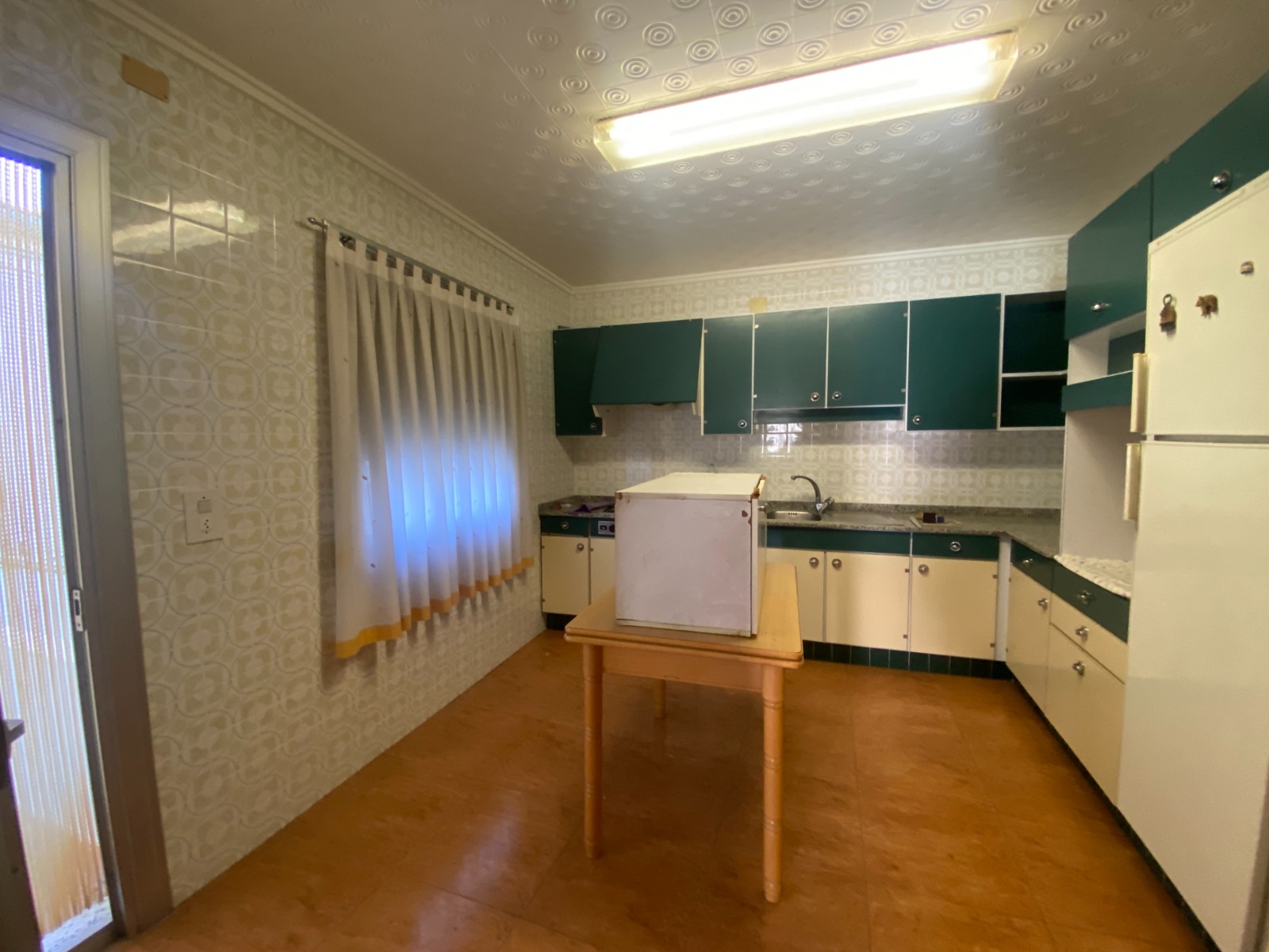 Three Bedroom Apartment in Salinas with Fireplace