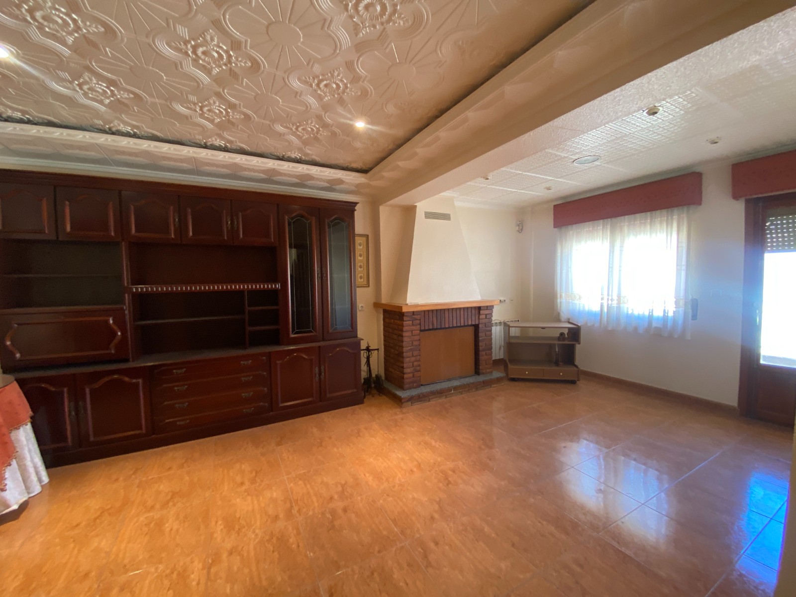 Three Bedroom Apartment in Salinas with Fireplace