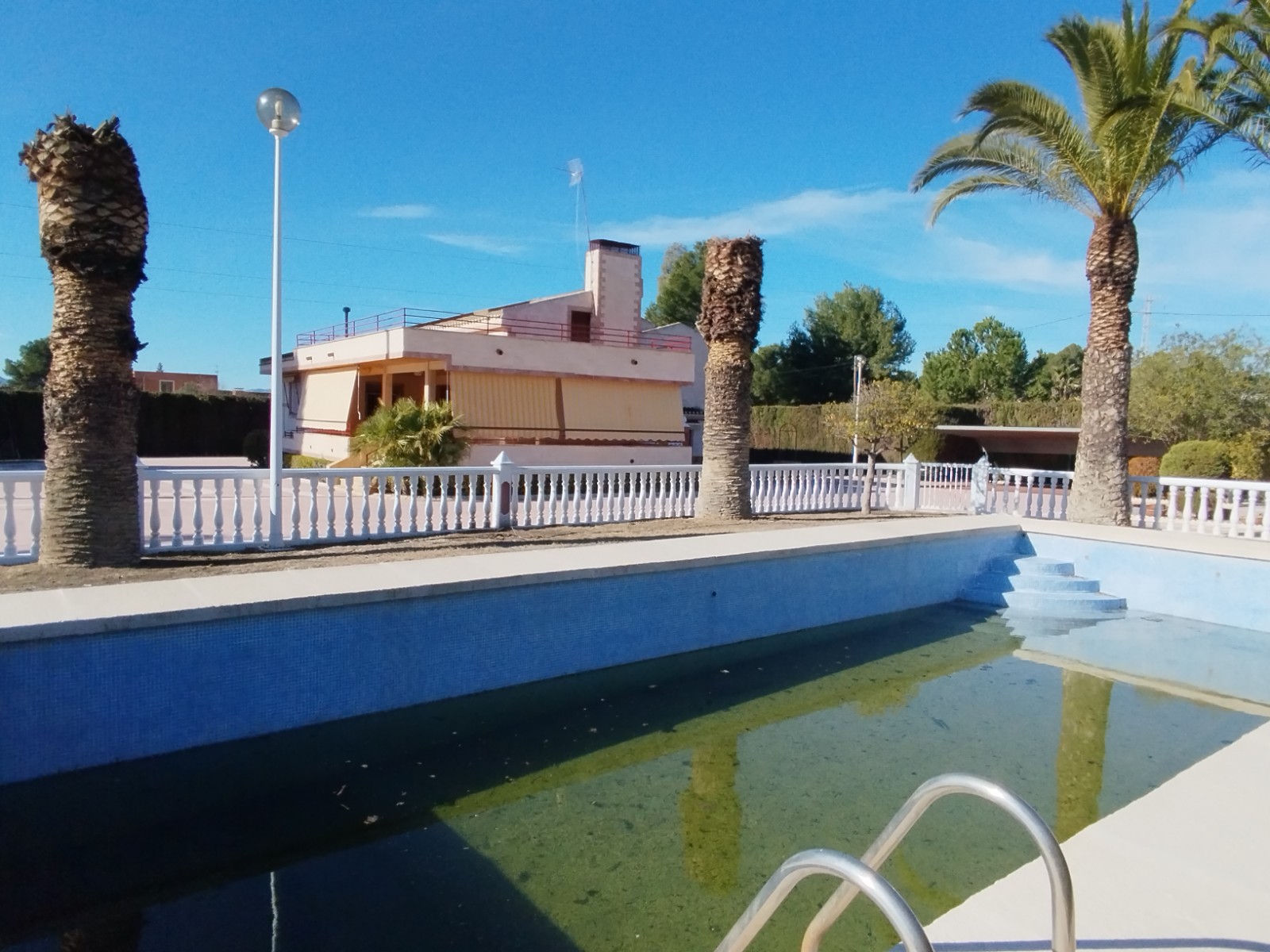 Villa met 3 Slaapkamers en Zwembad in Sax, Alicante