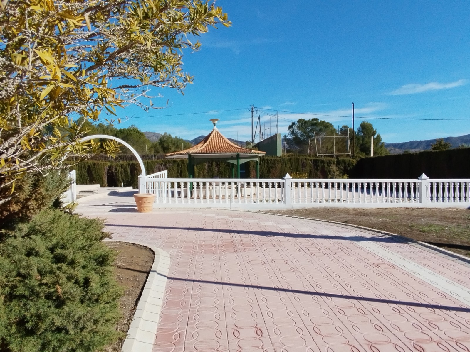 Villa met 3 Slaapkamers en Zwembad in Sax, Alicante