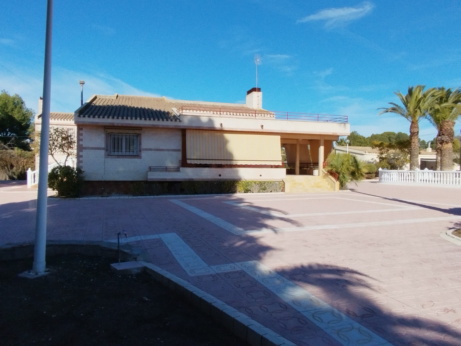 Villa met 3 Slaapkamers en Zwembad in Sax, Alicante