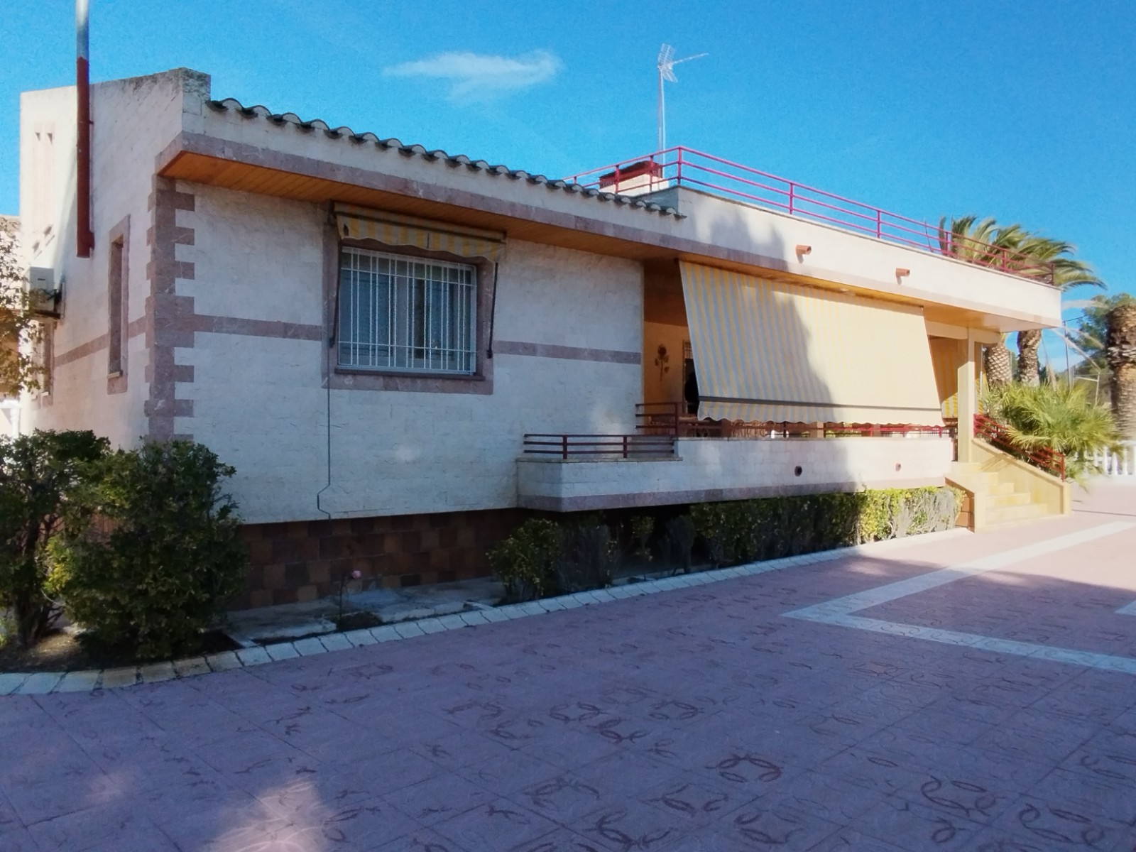 Villa met 3 Slaapkamers en Zwembad in Sax, Alicante
