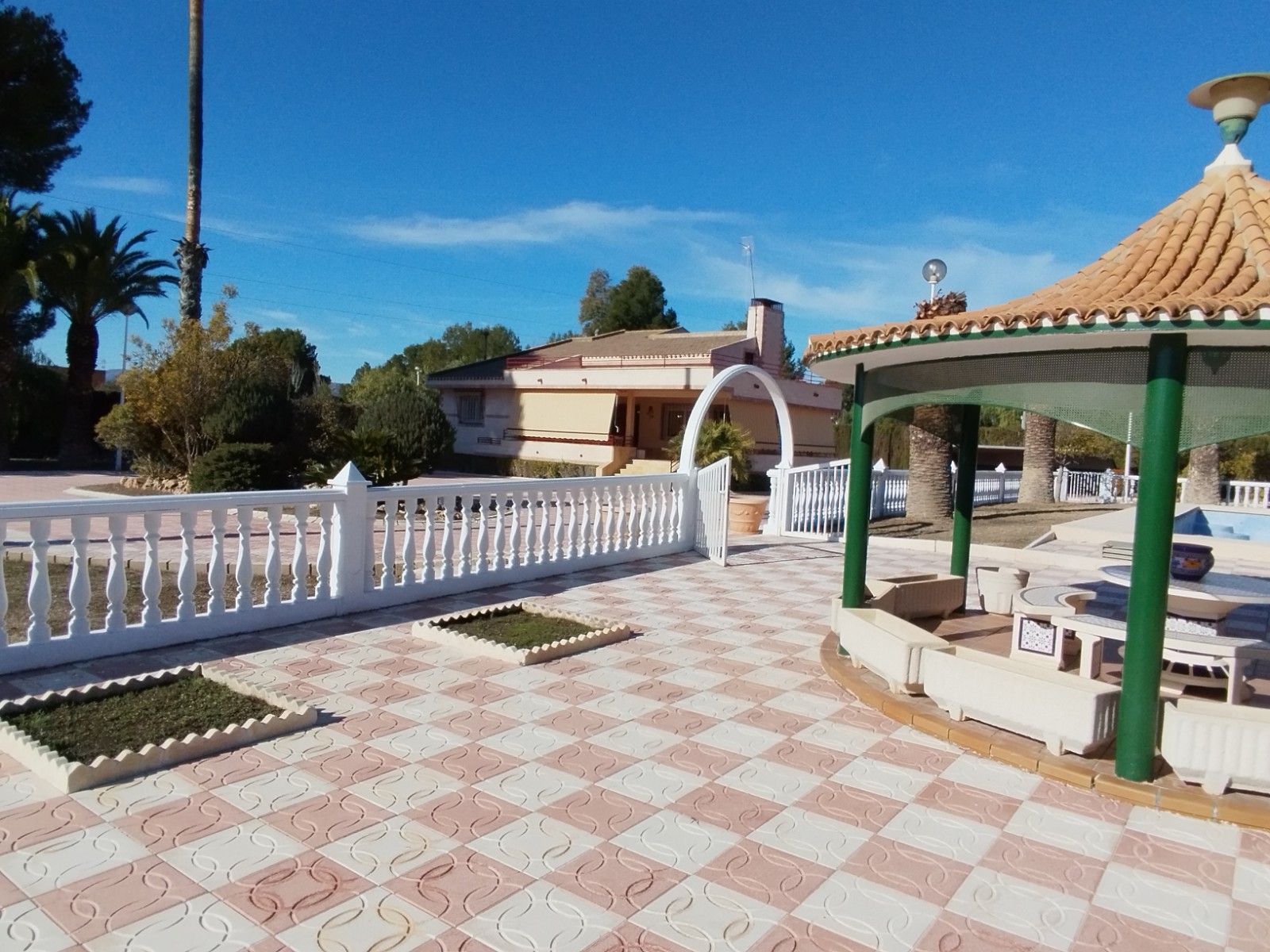 Villa met 3 Slaapkamers en Zwembad in Sax, Alicante