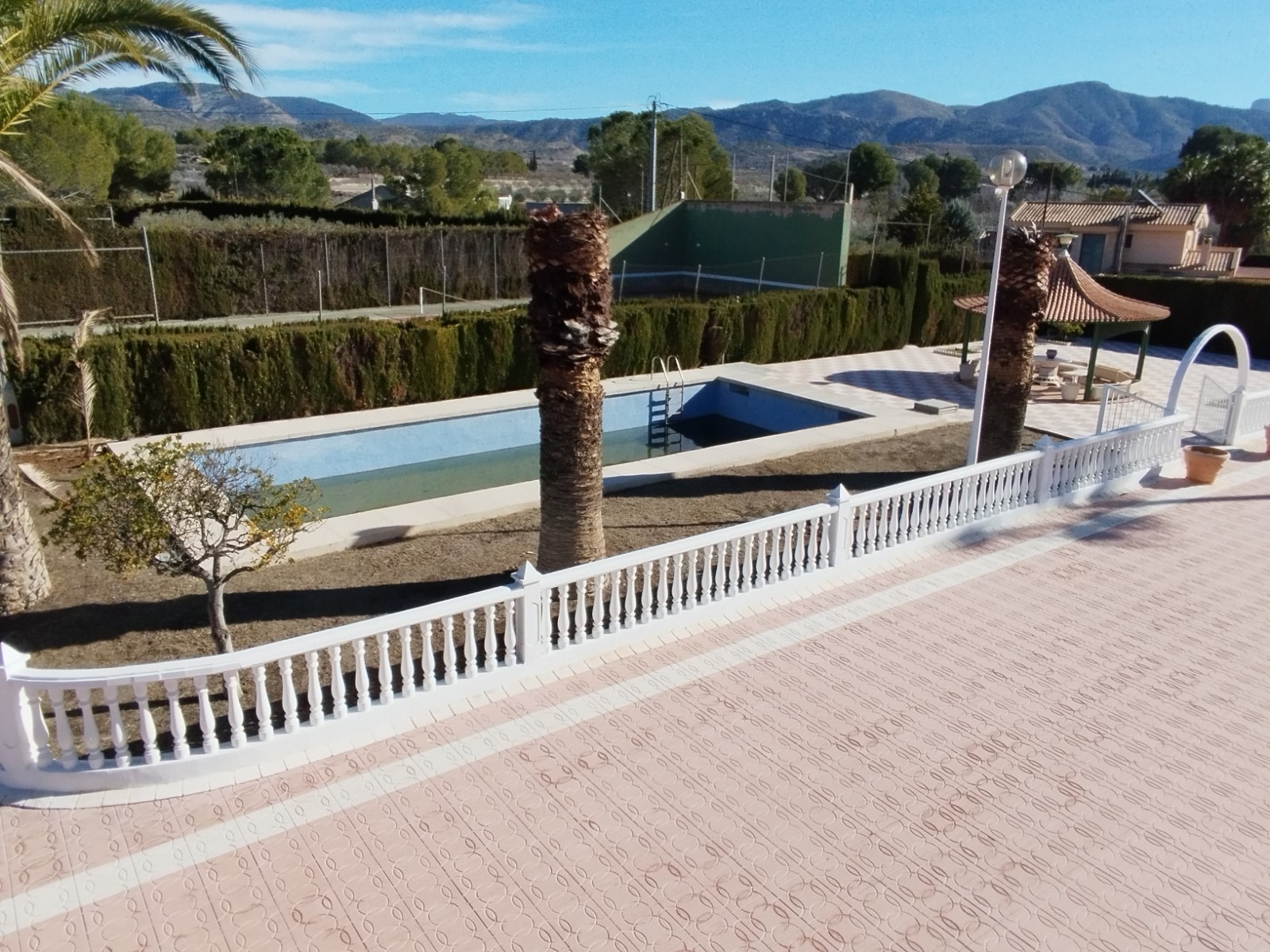 Villa met 3 Slaapkamers en Zwembad in Sax, Alicante
