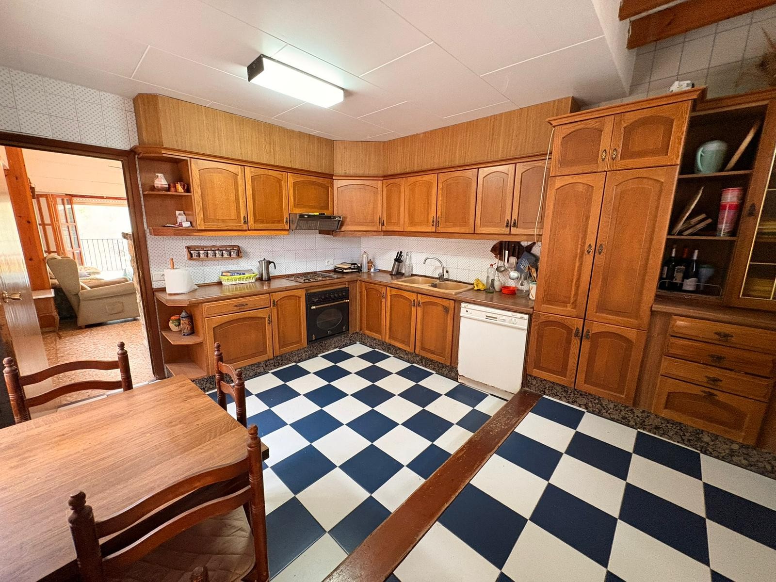 Villa, 4 Beds, Sax, Alicante with Private Pool and Large Plot