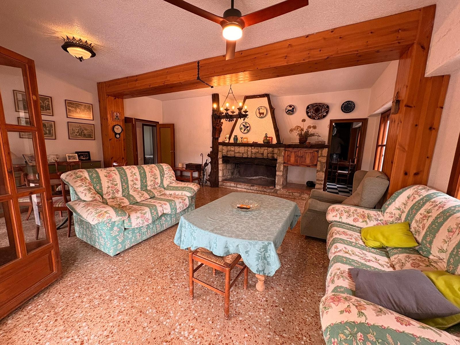 Villa, 4 Beds, Sax, Alicante with Private Pool and Large Plot