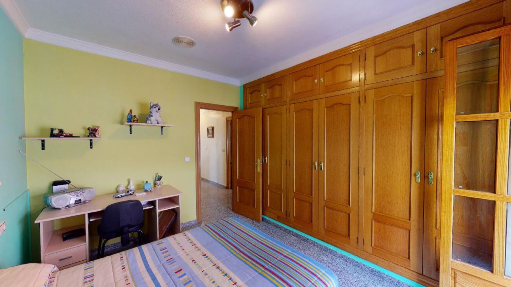 Herenhuis met 4 Slaapkamers in Sax, Alicante met Zwembad en Garage