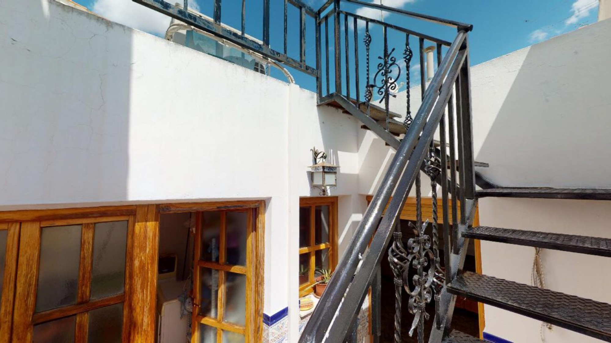 Herenhuis met 4 Slaapkamers in Sax, Alicante met Zwembad en Garage