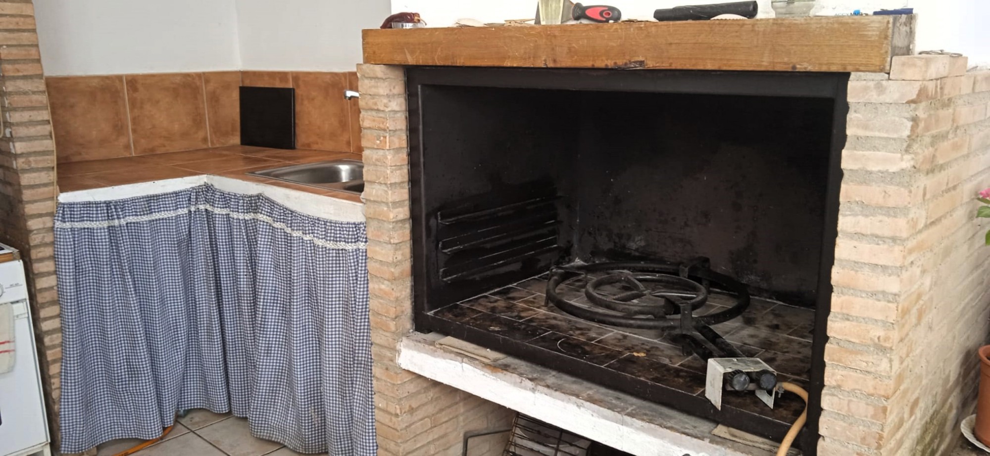 Herenhuis met 4 Slaapkamers in Sax, Alicante met Zwembad en Garage