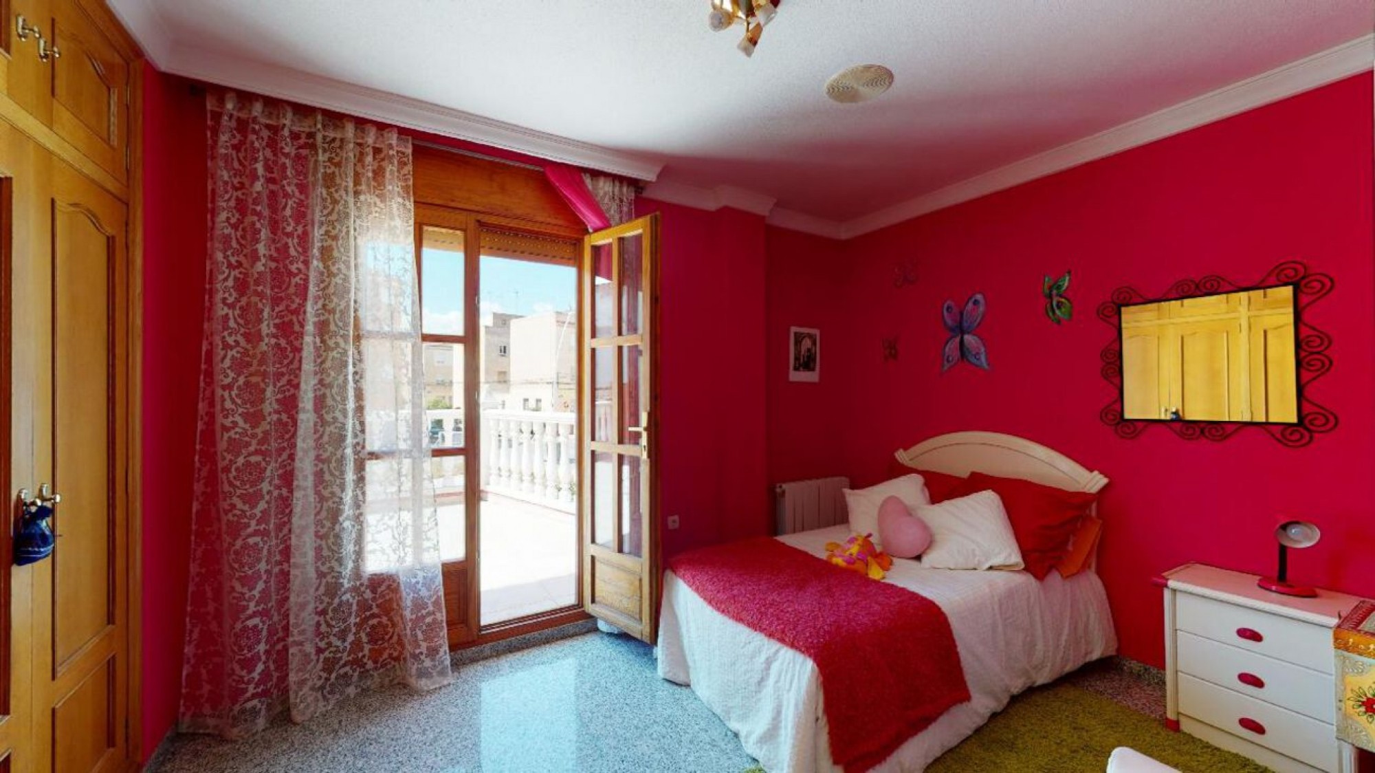 Herenhuis met 4 Slaapkamers in Sax, Alicante met Zwembad en Garage