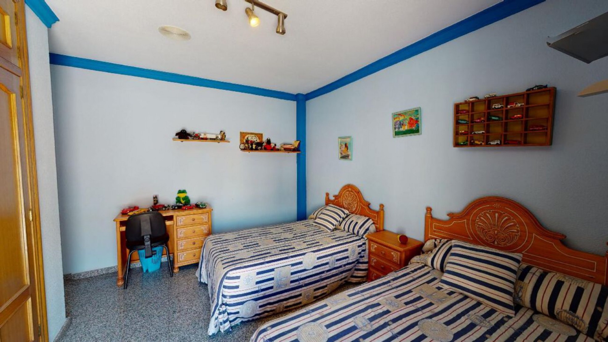 Herenhuis met 4 Slaapkamers in Sax, Alicante met Zwembad en Garage