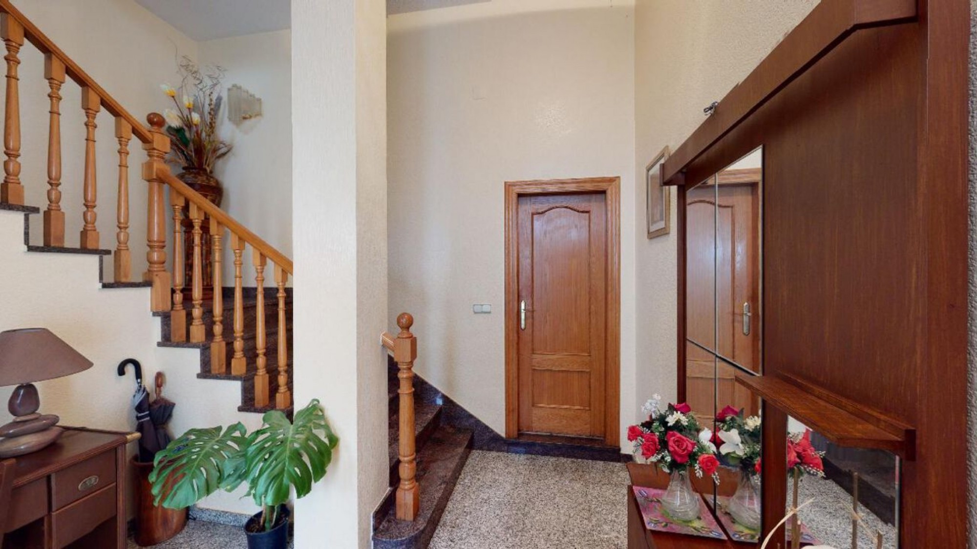 Herenhuis met 4 Slaapkamers in Sax, Alicante met Zwembad en Garage
